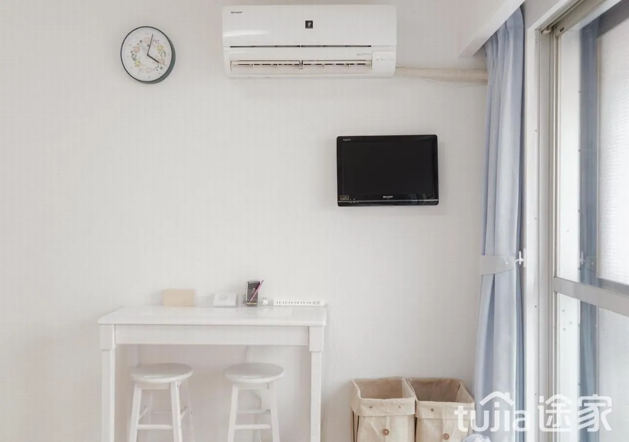 Shinjuku Center: Prime Location with Sunny Terrace Views Apartment Tokyo
